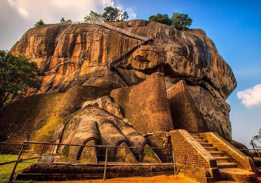 Top 10 Must-Visit Attractions in Sri Lanka